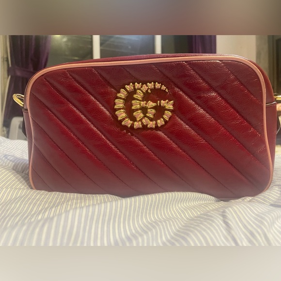 Lightly used Gucci marmont leather crossbody bag - Picture 1 of 11